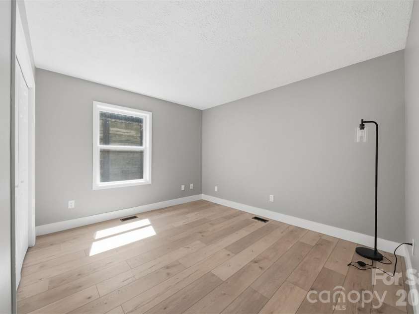 800 Meadowview Drive, Boone, NC 28607.  MLS# CAR4360075, YatesRealty ID 10386. 