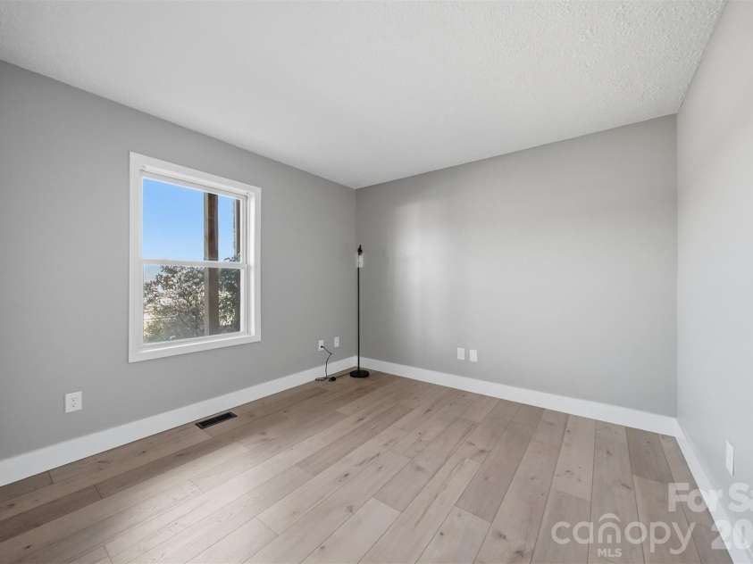 800 Meadowview Drive, Boone, NC 28607.  MLS# CAR4360075, YatesRealty ID 10386. 
