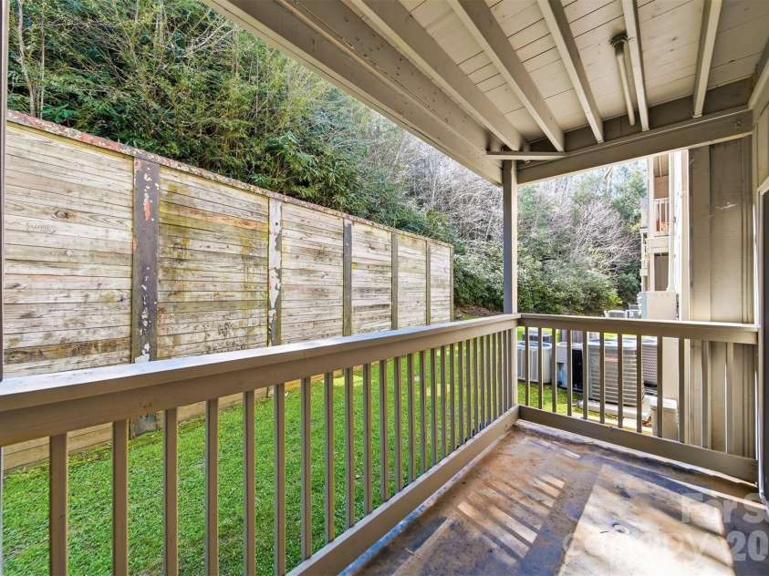 800 Meadowview Drive, Boone, NC 28607.  MLS# CAR4360075, YatesRealty ID 10386. 