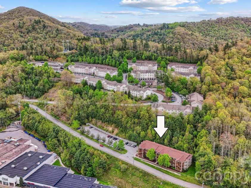 800 Meadowview Drive, Boone, NC 28607.  MLS# CAR4360075, YatesRealty ID 10386. 