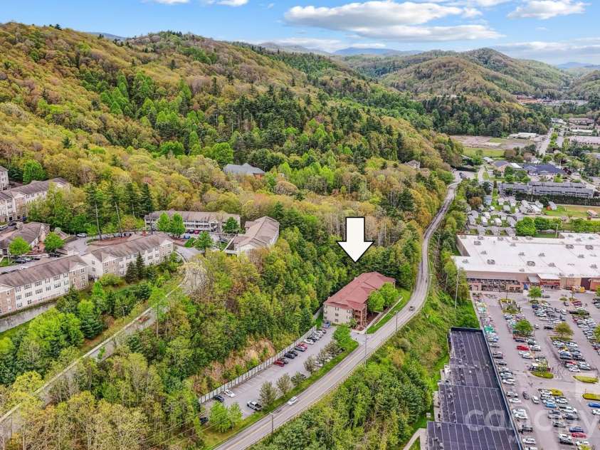 800 Meadowview Drive, Boone, NC 28607.  MLS# CAR4360075, YatesRealty ID 10386. 