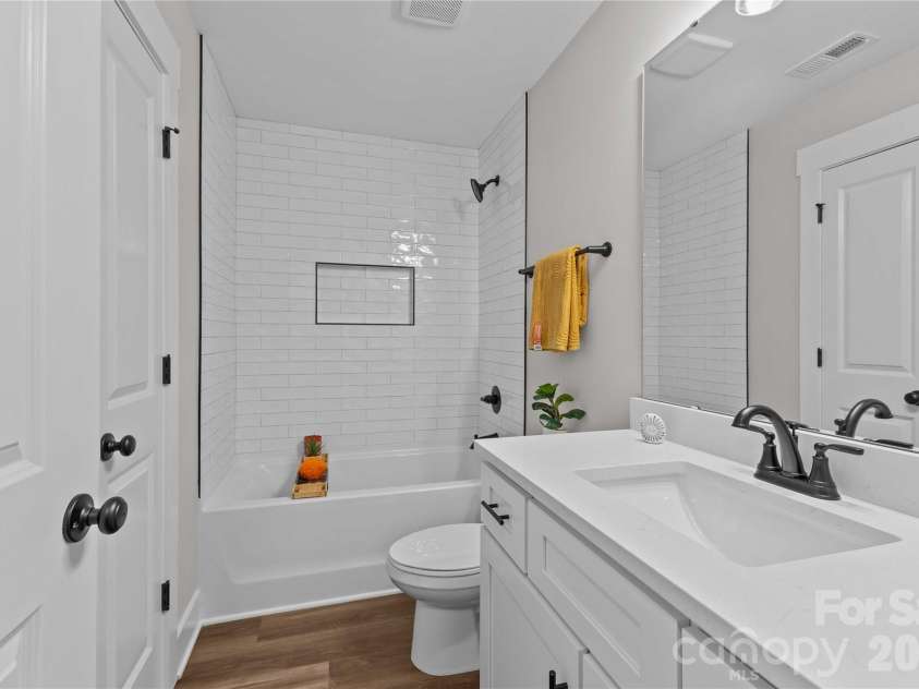 4581 Riverside Road, Lancaster, SC 29720.  MLS# CAR4357592, YatesRealty ID 10387. Tiled tub