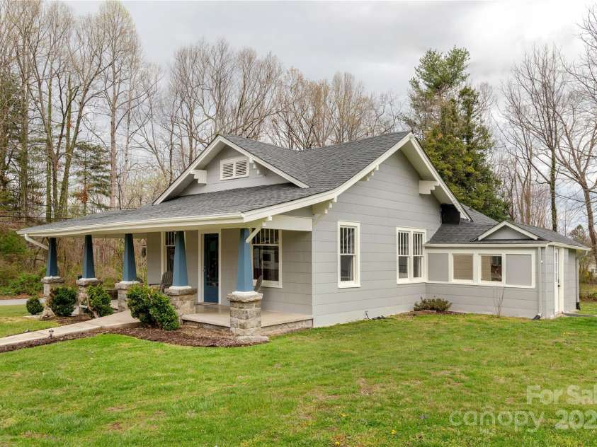 506 Blue Ridge Road, East Flat Rock, NC 28726.  MLS# CAR4329461, YatesRealty ID 10388. 
