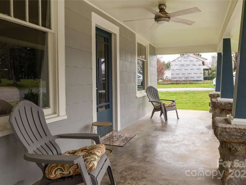 506 Blue Ridge Road, East Flat Rock, NC 28726.  MLS# CAR4329461, YatesRealty ID 10388. 