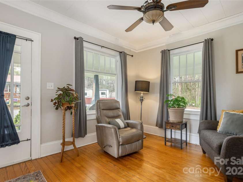 506 Blue Ridge Road, East Flat Rock, NC 28726.  MLS# CAR4329461, YatesRealty ID 10388. 