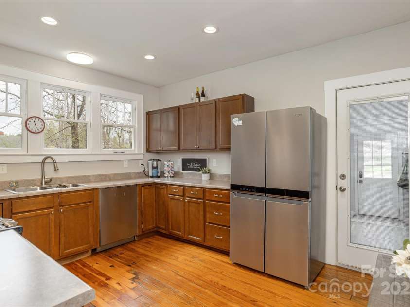 506 Blue Ridge Road, East Flat Rock, NC 28726.  MLS# CAR4329461, YatesRealty ID 10388. 