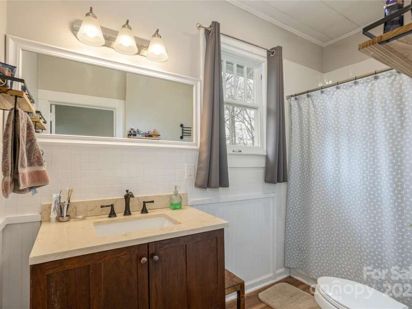 506 Blue Ridge Road, East Flat Rock, NC 28726.  MLS# CAR4329461, YatesRealty ID 10388. 