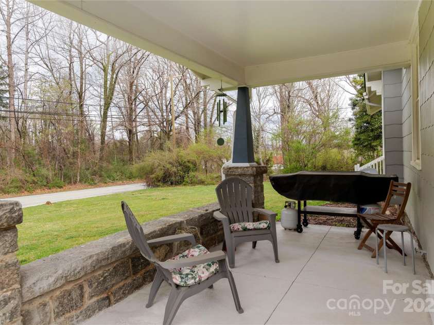 506 Blue Ridge Road, East Flat Rock, NC 28726.  MLS# CAR4329461, YatesRealty ID 10388. 