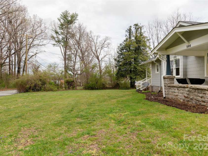 506 Blue Ridge Road, East Flat Rock, NC 28726.  MLS# CAR4329461, YatesRealty ID 10388. 
