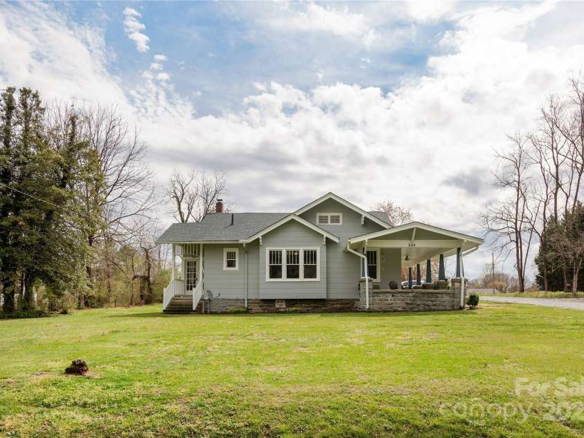 506 Blue Ridge Road, East Flat Rock, NC 28726.  MLS# CAR4329461, YatesRealty ID 10388. 