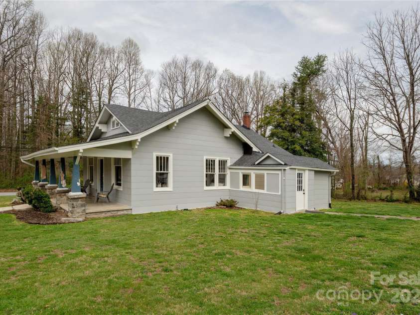 506 Blue Ridge Road, East Flat Rock, NC 28726.  MLS# CAR4329461, YatesRealty ID 10388. 