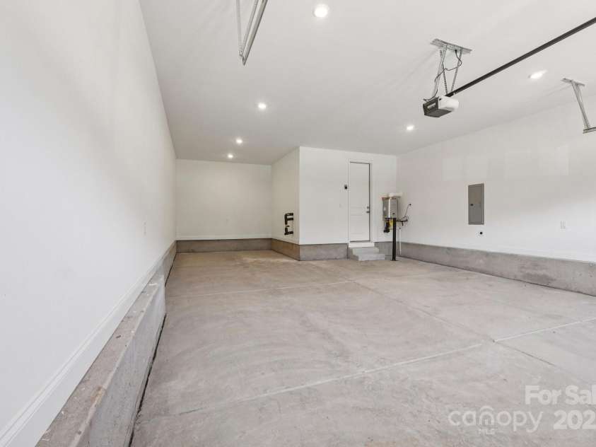 15009 Brownleigh Lane, Huntersville, NC 28078.  MLS# CAR4195439, YatesRealty ID 1039. Garage