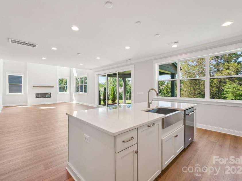 15009 Brownleigh Lane, Huntersville, NC 28078.  MLS# CAR4195439, YatesRealty ID 1039. Kitchen