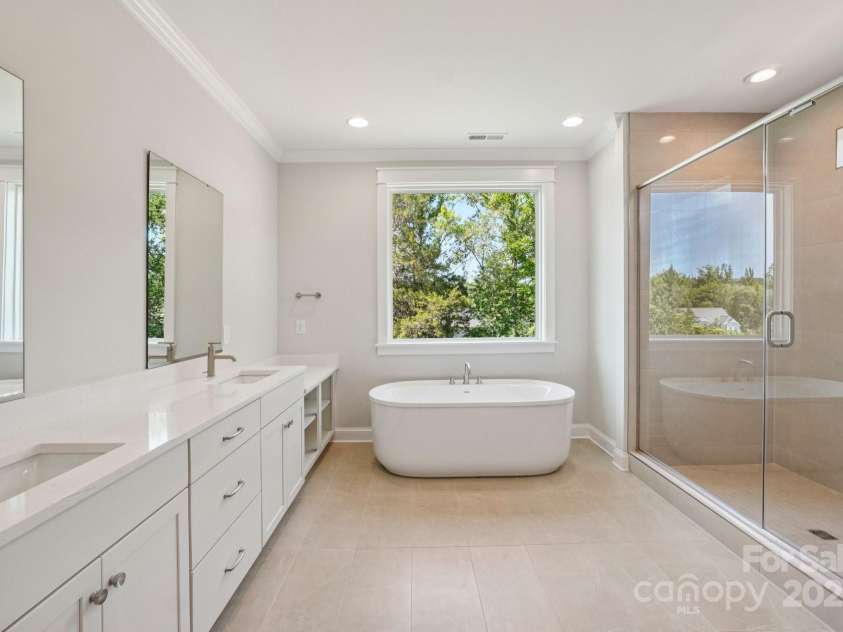 15009 Brownleigh Lane, Huntersville, NC 28078.  MLS# CAR4195439, YatesRealty ID 1039. Primary bath