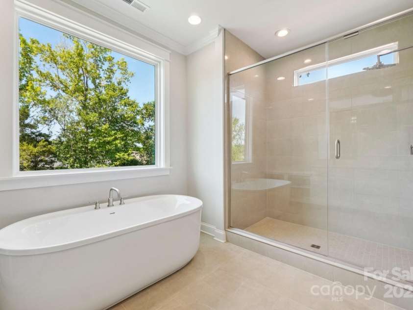 15009 Brownleigh Lane, Huntersville, NC 28078.  MLS# CAR4195439, YatesRealty ID 1039. Primary bath