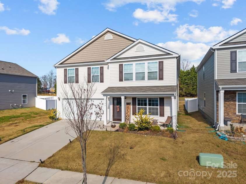 2124 Eastway Drive, Dallas, NC 28034.  MLS# CAR4321624, YatesRealty ID 1039. 