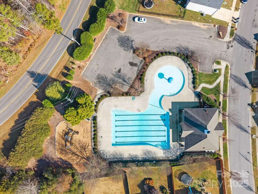 2124 Eastway Drive, Dallas, NC 28034.  MLS# CAR4321624, YatesRealty ID 1039. 