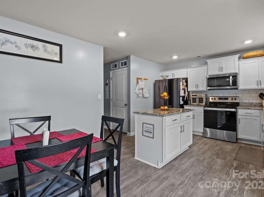 2124 Eastway Drive, Dallas, NC 28034.  MLS# CAR4321624, YatesRealty ID 1039. 