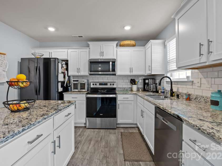 2124 Eastway Drive, Dallas, NC 28034.  MLS# CAR4321624, YatesRealty ID 1039. 