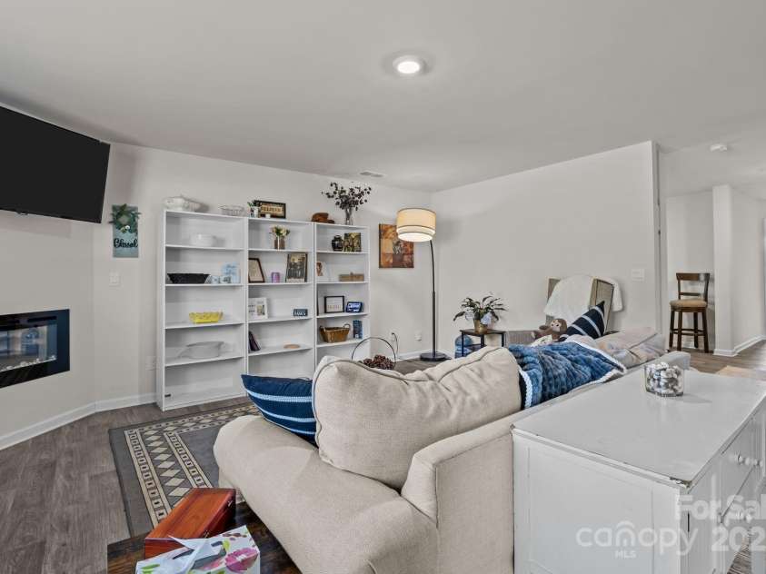 2124 Eastway Drive, Dallas, NC 28034.  MLS# CAR4321624, YatesRealty ID 1039. 