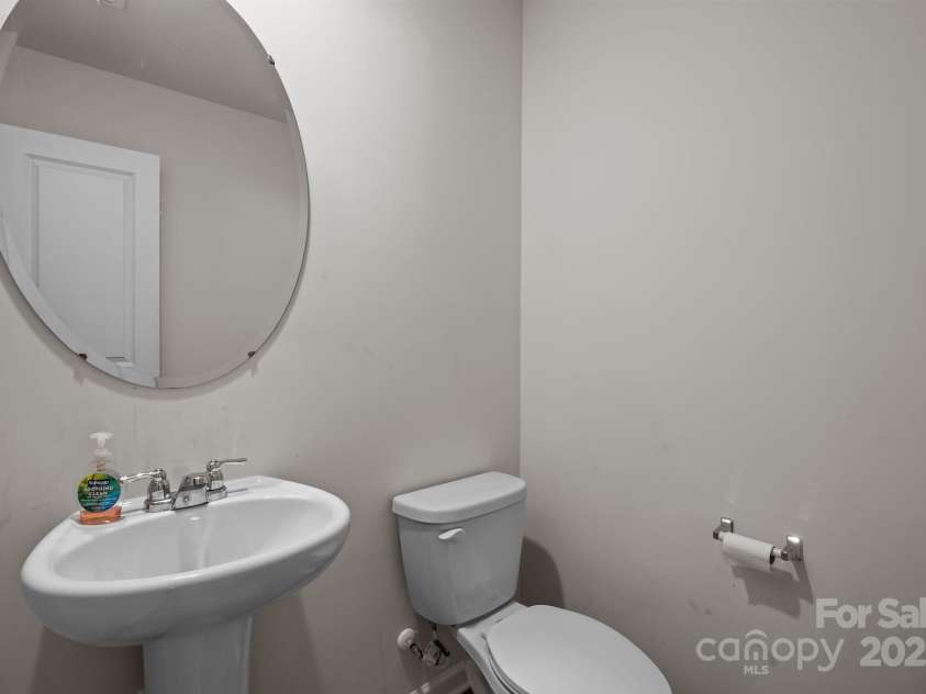 2124 Eastway Drive, Dallas, NC 28034.  MLS# CAR4321624, YatesRealty ID 1039. 