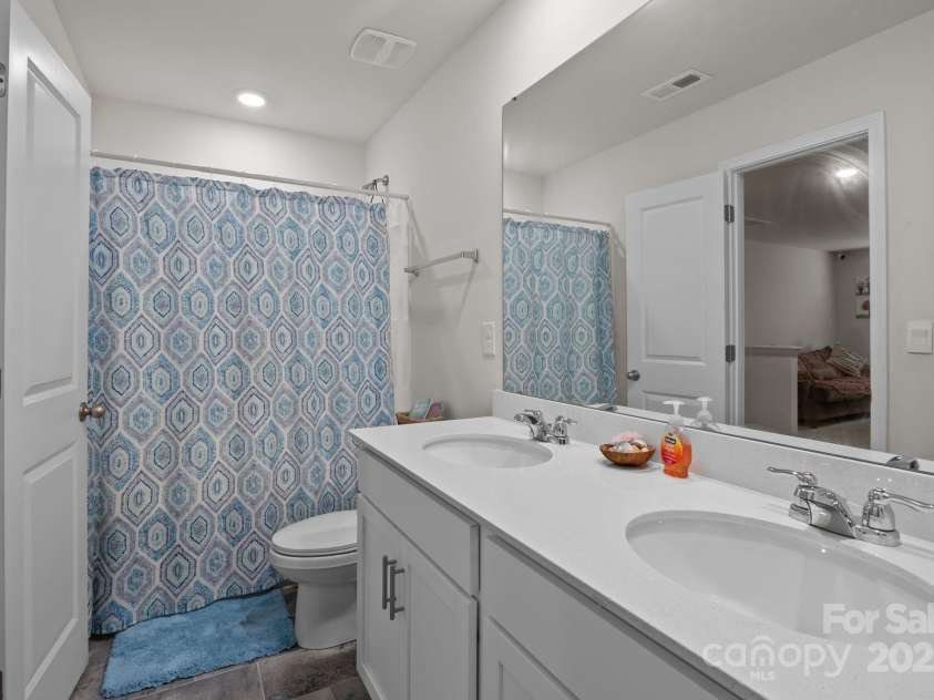 2124 Eastway Drive, Dallas, NC 28034.  MLS# CAR4321624, YatesRealty ID 1039. 