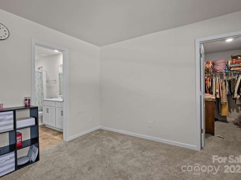 2124 Eastway Drive, Dallas, NC 28034.  MLS# CAR4321624, YatesRealty ID 1039. 