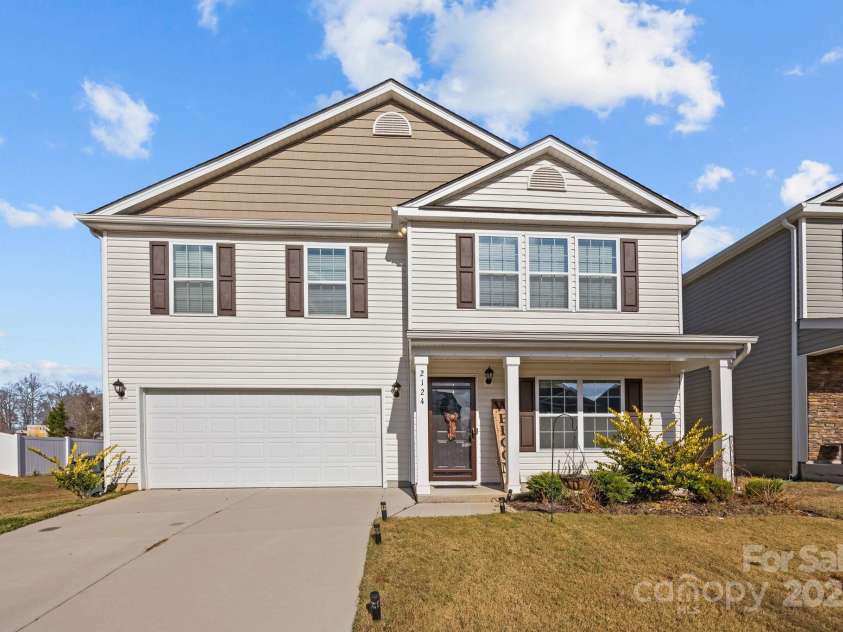 2124 Eastway Drive, Dallas, NC 28034.  MLS# CAR4321624, YatesRealty ID 1039. 