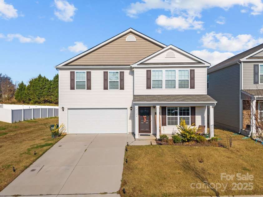2124 Eastway Drive, Dallas, NC 28034.  MLS# CAR4321624, YatesRealty ID 1039. 