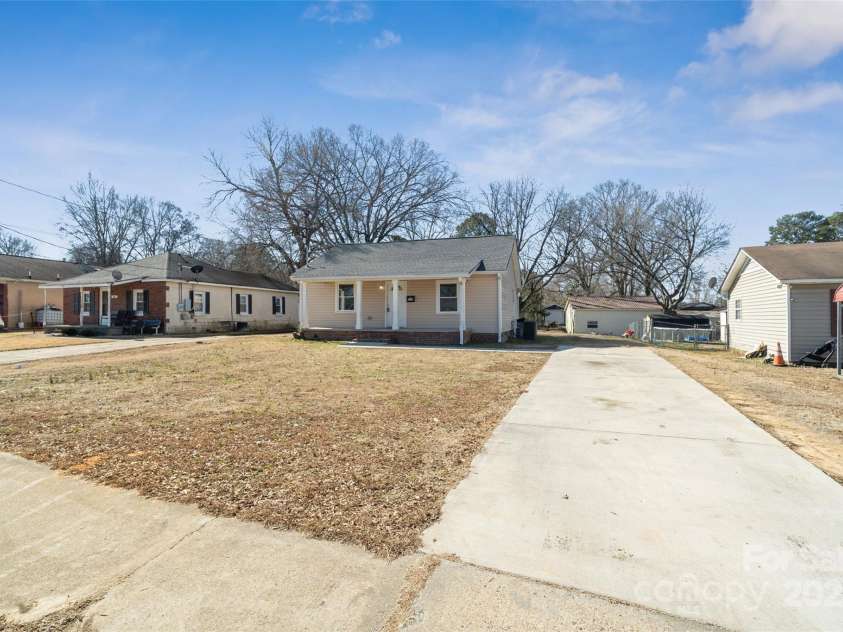 505 Kings Mountain Street, Clover, SC 29710.  MLS# CAR4219776, YatesRealty ID 10390. 