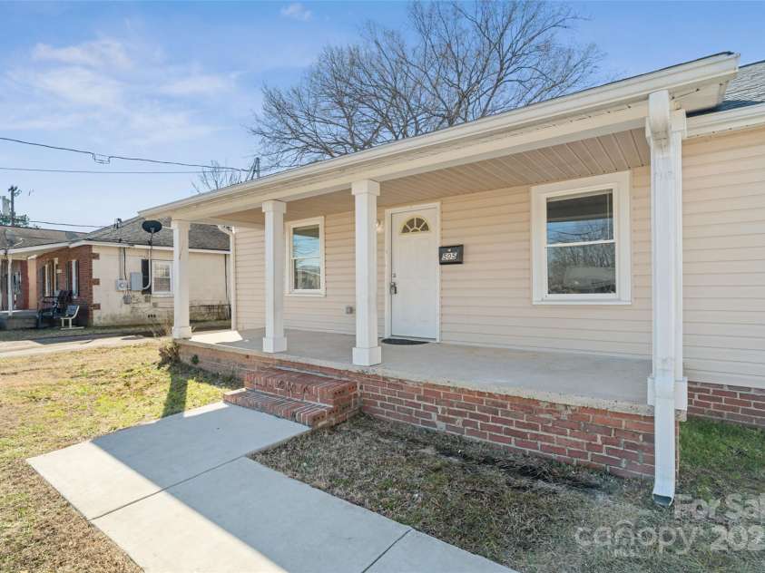 505 Kings Mountain Street, Clover, SC 29710.  MLS# CAR4219776, YatesRealty ID 10390. 