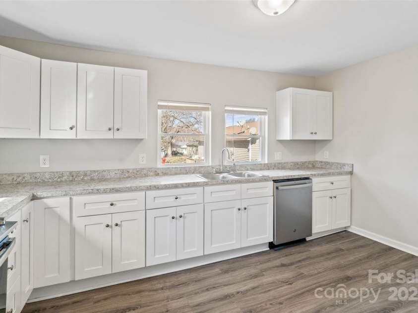 505 Kings Mountain Street, Clover, SC 29710.  MLS# CAR4219776, YatesRealty ID 10390. 