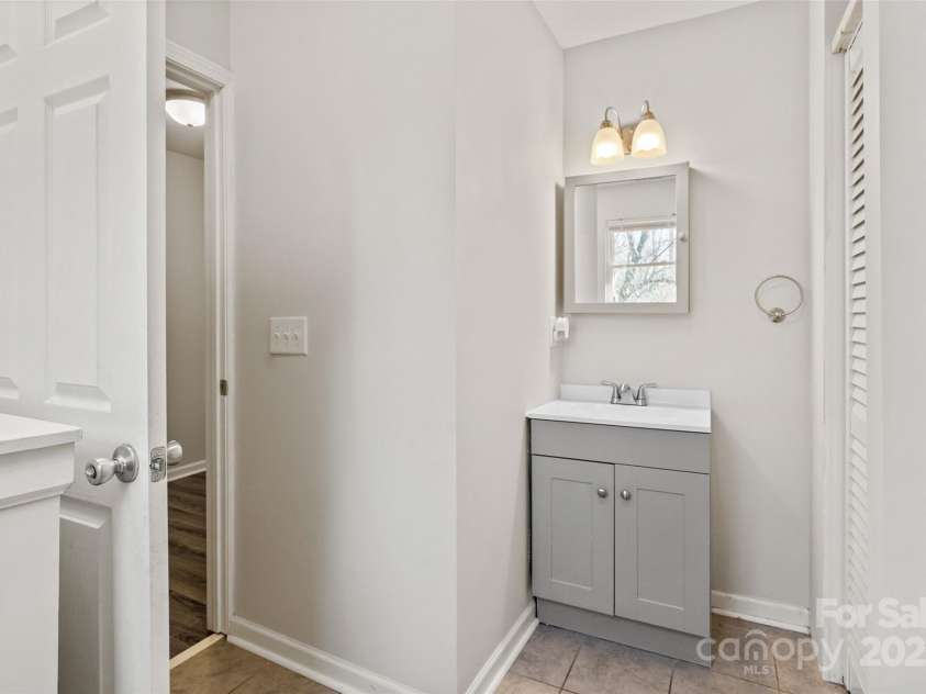 505 Kings Mountain Street, Clover, SC 29710.  MLS# CAR4219776, YatesRealty ID 10390. 