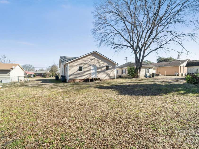 505 Kings Mountain Street, Clover, SC 29710.  MLS# CAR4219776, YatesRealty ID 10390. 