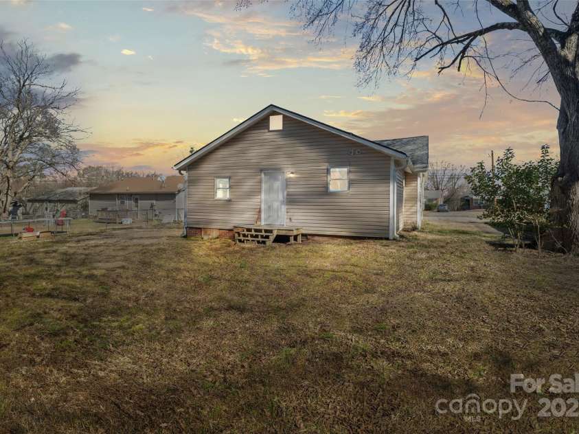 505 Kings Mountain Street, Clover, SC 29710.  MLS# CAR4219776, YatesRealty ID 10390. 