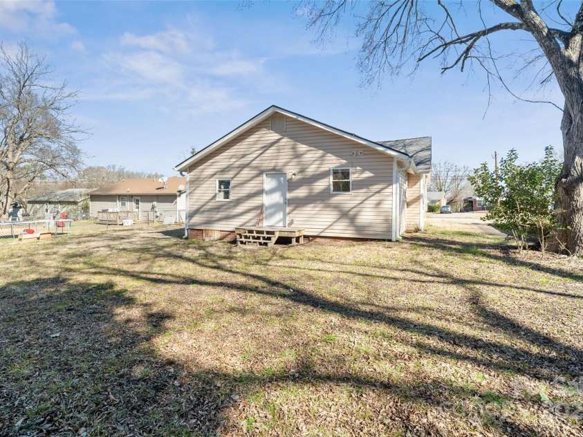 505 Kings Mountain Street, Clover, SC 29710.  MLS# CAR4219776, YatesRealty ID 10390. 