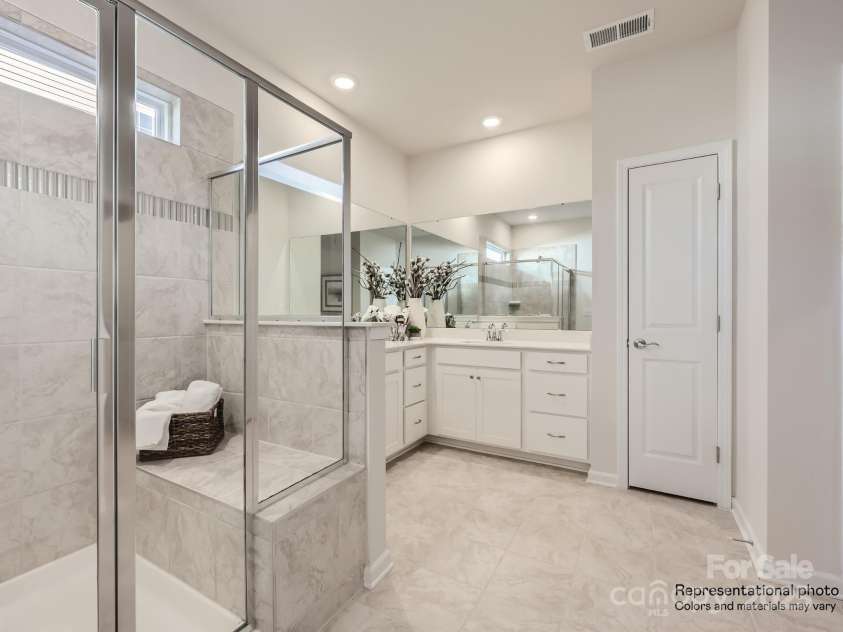 2817 Morning Song Way, Lancaster, SC 29720.  MLS# CAR4227371, YatesRealty ID 10392. Owners Bath