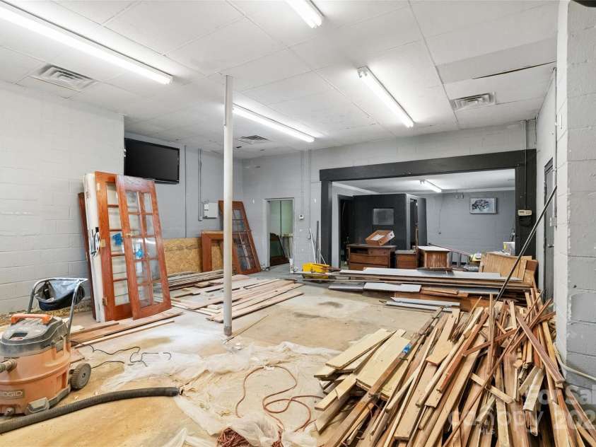 1411 Congress Street, Gastonia, NC 28054.  MLS# CAR4239366, YatesRealty ID 10393. Inside Commercial Building PID#113346