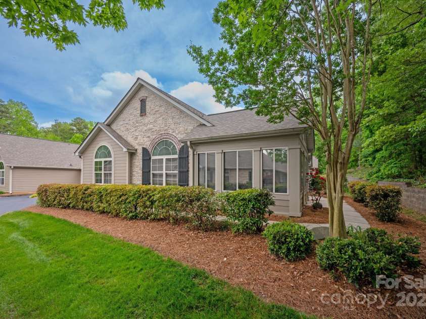 2704 Polo Club Boulevard, Matthews, NC 28105.  MLS# CAR4252625, YatesRealty ID 10394. 