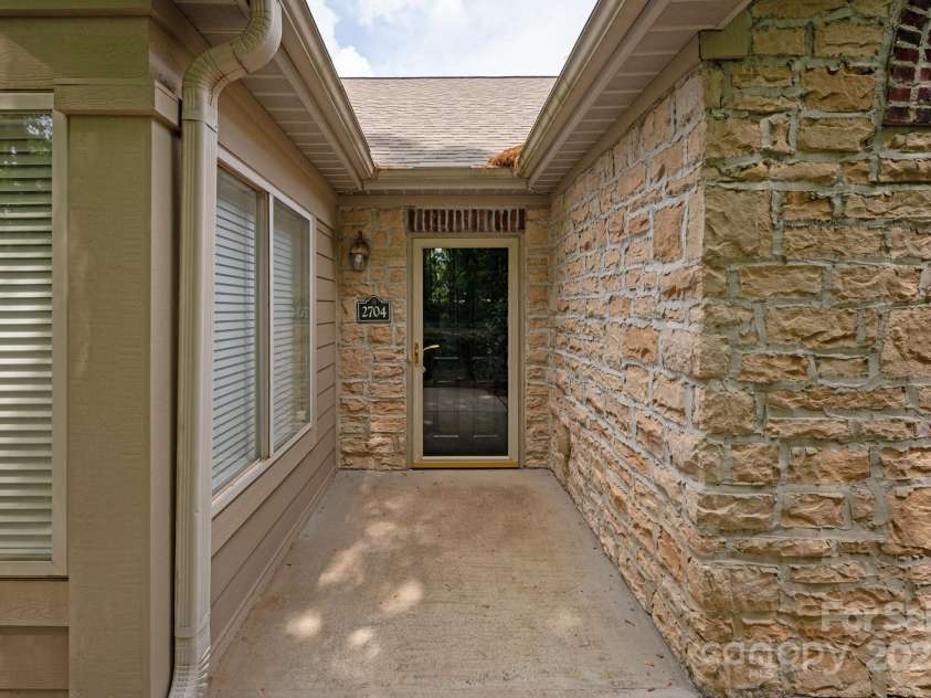 2704 Polo Club Boulevard, Matthews, NC 28105.  MLS# CAR4252625, YatesRealty ID 10394. 