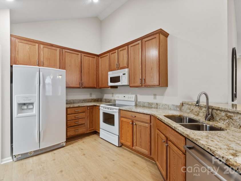 2704 Polo Club Boulevard, Matthews, NC 28105.  MLS# CAR4252625, YatesRealty ID 10394. 