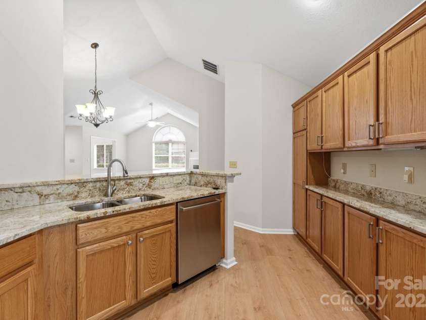 2704 Polo Club Boulevard, Matthews, NC 28105.  MLS# CAR4252625, YatesRealty ID 10394. 