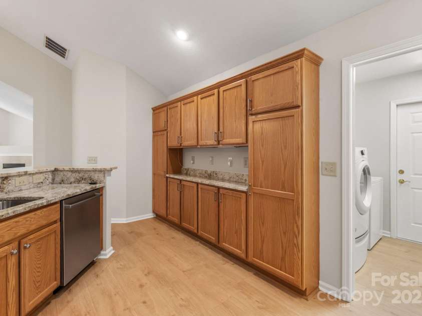 2704 Polo Club Boulevard, Matthews, NC 28105.  MLS# CAR4252625, YatesRealty ID 10394. 