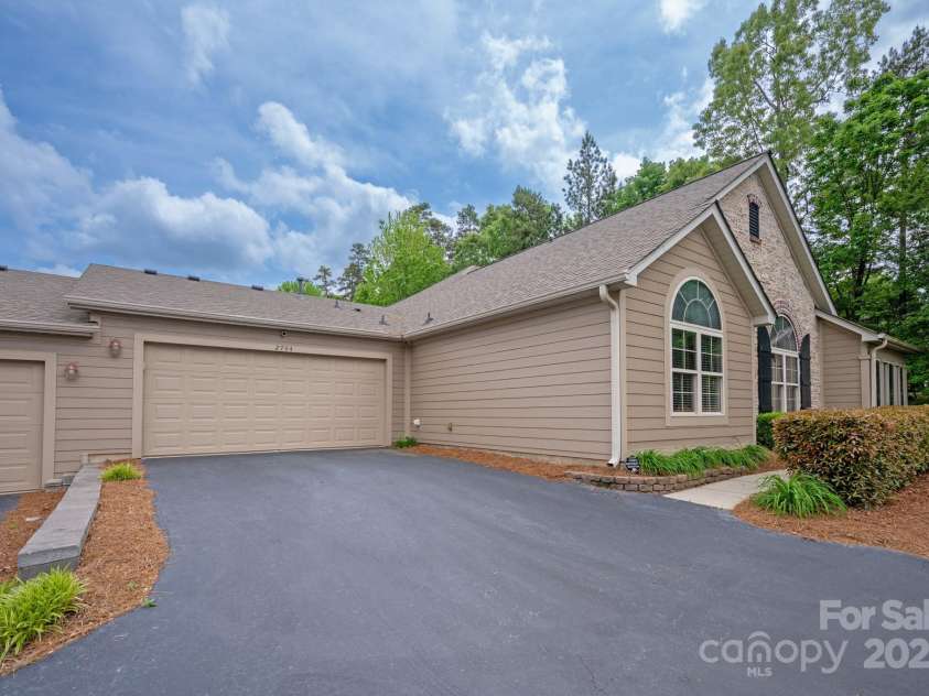 2704 Polo Club Boulevard, Matthews, NC 28105.  MLS# CAR4252625, YatesRealty ID 10394. 