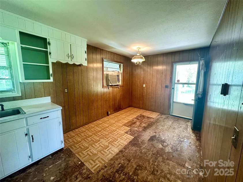 321 Sheldon Street, Hudson, NC 28638.  MLS# CAR4252543, YatesRealty ID 10395. 