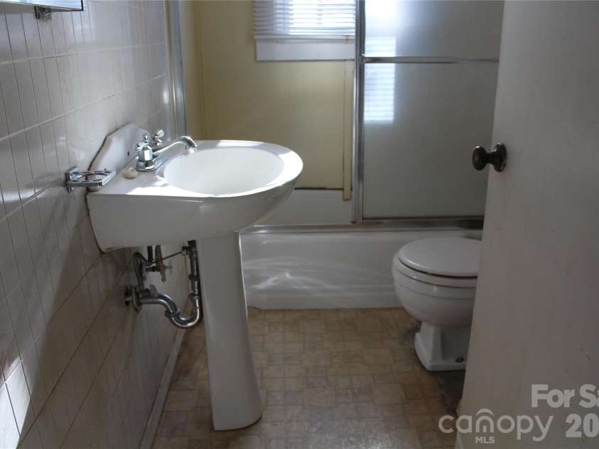 113 Williams Way, Morganton, NC 28655.  MLS# CAR4343952, YatesRealty ID 10396. 