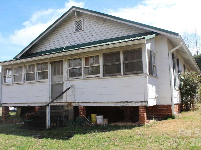 113 Williams Way, Morganton, NC 28655.  MLS# CAR4343952, YatesRealty ID 10396. 