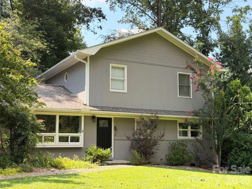3 Ellenwood Drive, Asheville, NC 28804.  MLS# CAR4365844, YatesRealty ID 10396. 