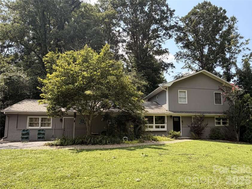 3 Ellenwood Drive, Asheville, NC 28804.  MLS# CAR4365844, YatesRealty ID 10396. 