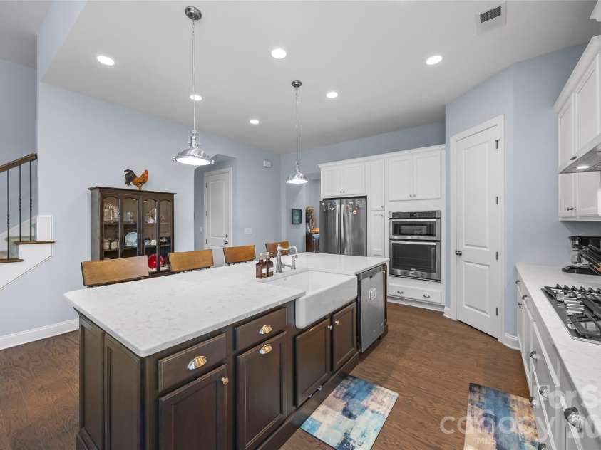 5212 Meadowcroft Way, Fort Mill, SC 29708.  MLS# CAR4354532, YatesRealty ID 10397. Gourmet kitchen